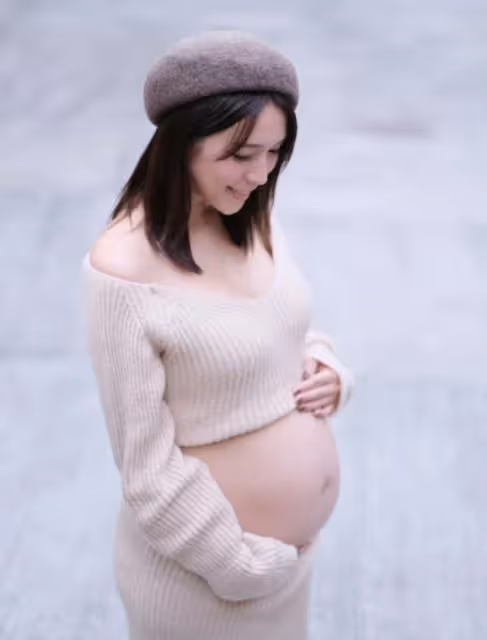 挺巨肚做豐胸療程！TVB小花懷二胎擔心胸部走樣，但仍堅持喂人奶