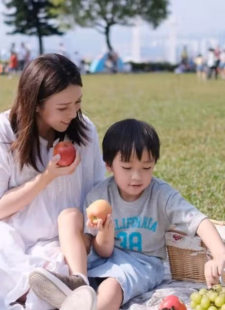 挺巨肚做豐胸療程！TVB小花懷二胎擔心胸部走樣，但仍堅持喂人奶