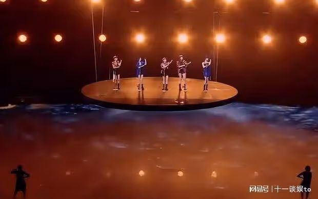 《乘風》徐懷鈺舞台划水,忘記動作邊跳邊看隊友,疑與賈靜雯鬧翻