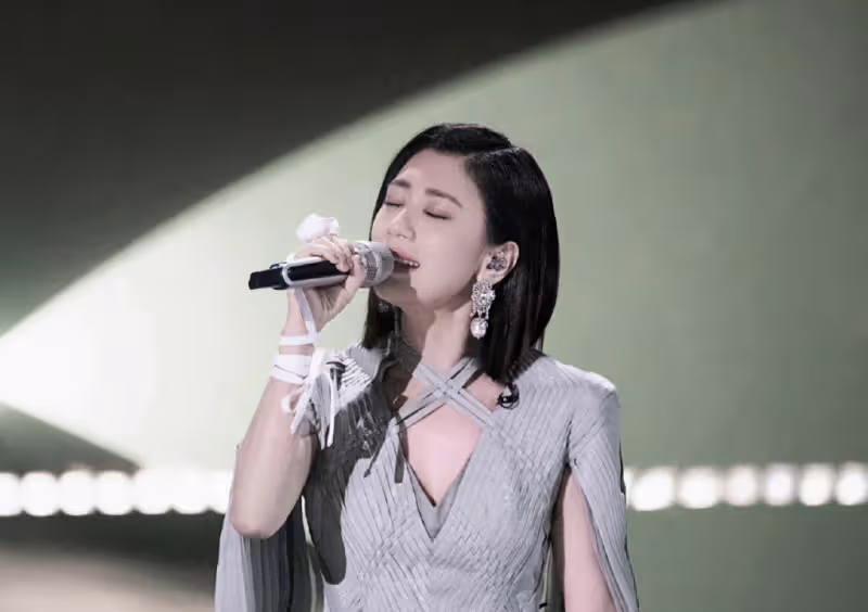 賈靜雯不受徐懷鈺影響,攜咘咘波妞過母親節,70歲媽媽和親弟弟齊出鏡