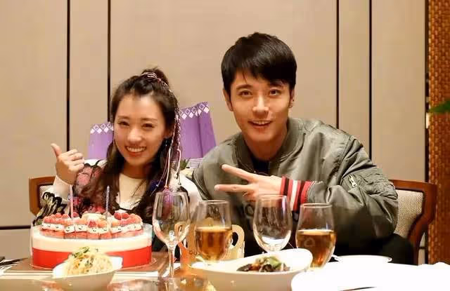 突發聲明!沒離婚,洪欣堅決維護張丹峰畢瀅,請你們仨繼續鎖死吧