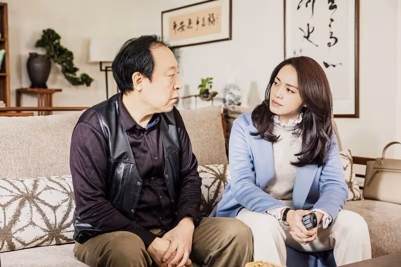 家有三兄妹都是我照顧娘家,娘家拆遷得五套房「我們一套,兄弟各兩套」心寒離開,弟遞我紙袋打開釋懷了