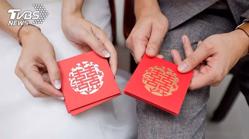哥哥借了22萬,說幾個月會還,最近姪子要結婚了,他邀我參加婚禮,我包了一個大紅包,很快哥哥就打電話說要還錢!