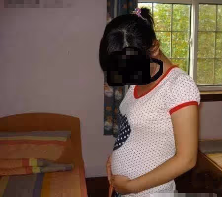 13歲孫女沒男友竟被搞大肚子,阿嬤以死相逼竟爆出,孩子爸爸的身分,讓她跪地痛哭
