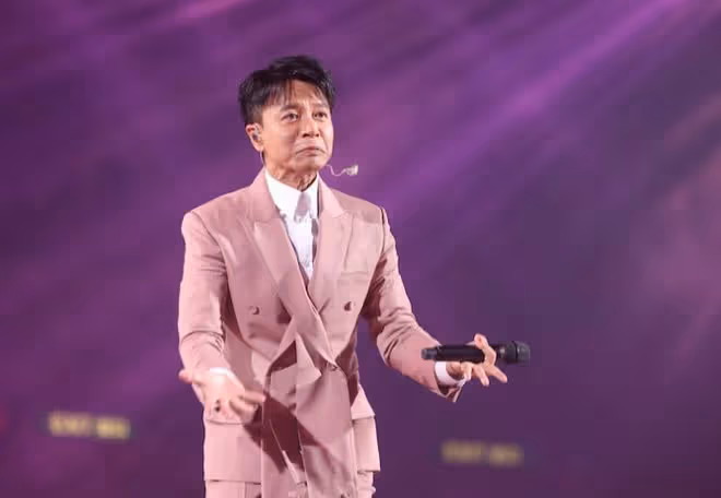 李克勤開演唱會收粉絲紅包,毫不客氣稱是美德!妻子帶倆兒子現身