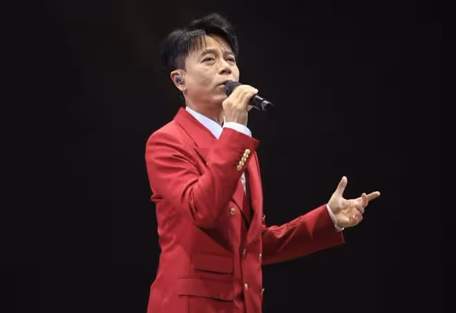 李克勤開演唱會收粉絲紅包,毫不客氣稱是美德!妻子帶倆兒子現身