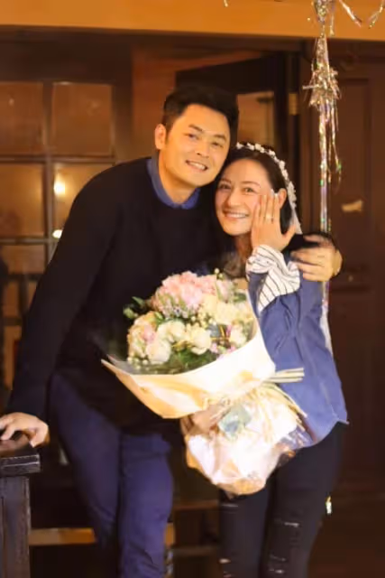 卸貨在即！港女星曬孕照上圍豐滿，懷孕路坎坷夫妻為此努力求診