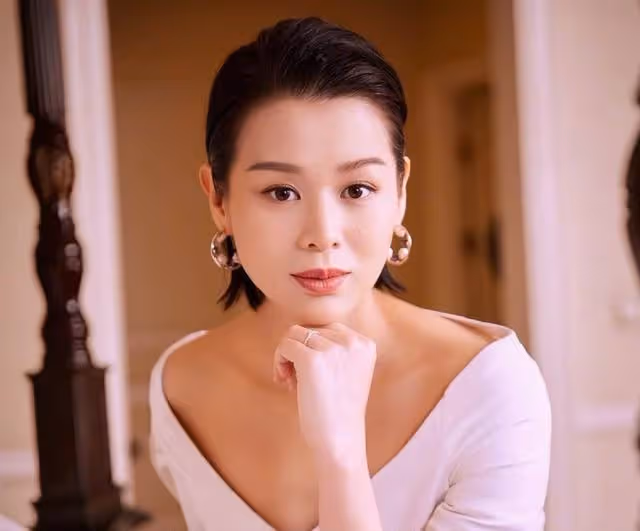 香港知名女星或追生四胎,五年成功抱仨,自曝丈夫和奶奶喜歡女兒