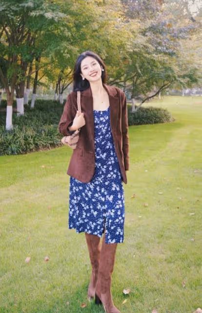 難怪女人都不穿闊腿褲了！今年流行「仙女裙+短靴」，特洋氣減齡