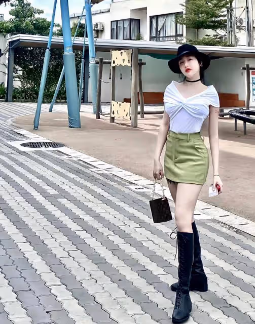 越南「巨乳辣妹」年近40依然美如少女，參加家長會再引關注