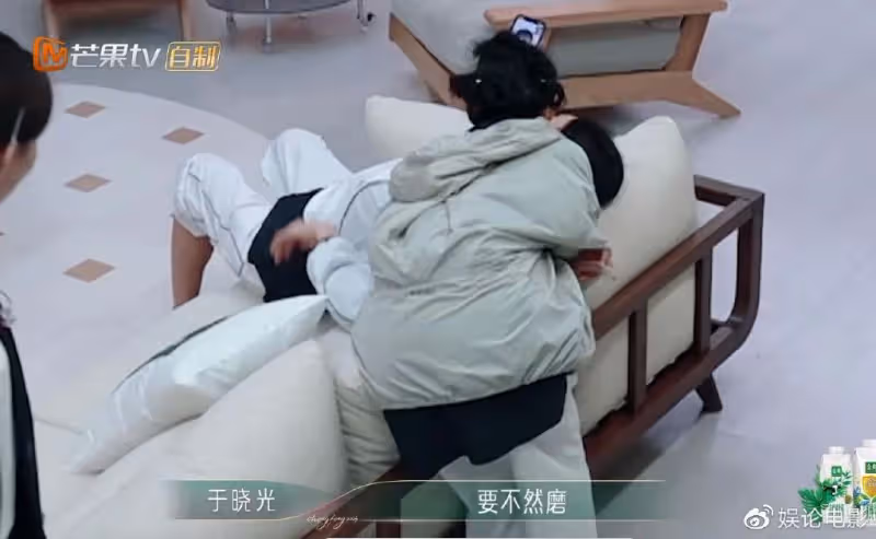 姐夫於曉光安慰秋瓷炫,蔡少芬崩潰大哭很好笑,吳倩好像自我安慰