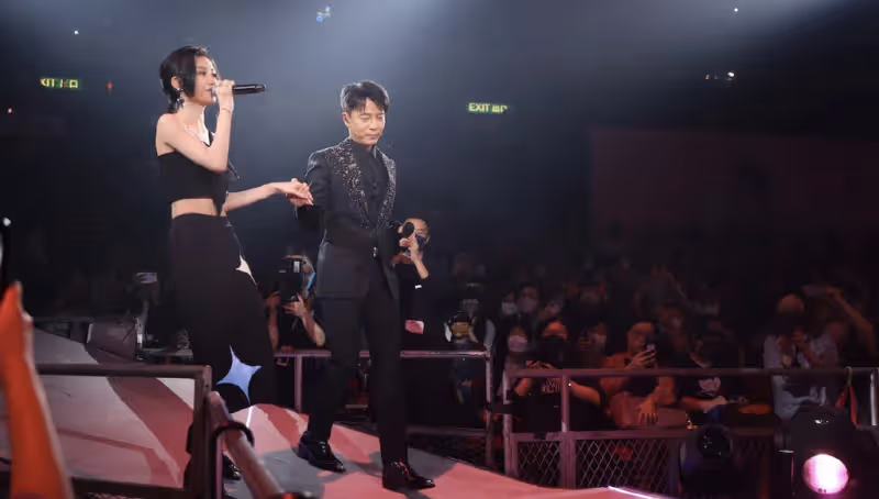 李克勤演唱會邀好聲音學員任嘉賓，獻唱張國榮歌曲，張學友送花籃
