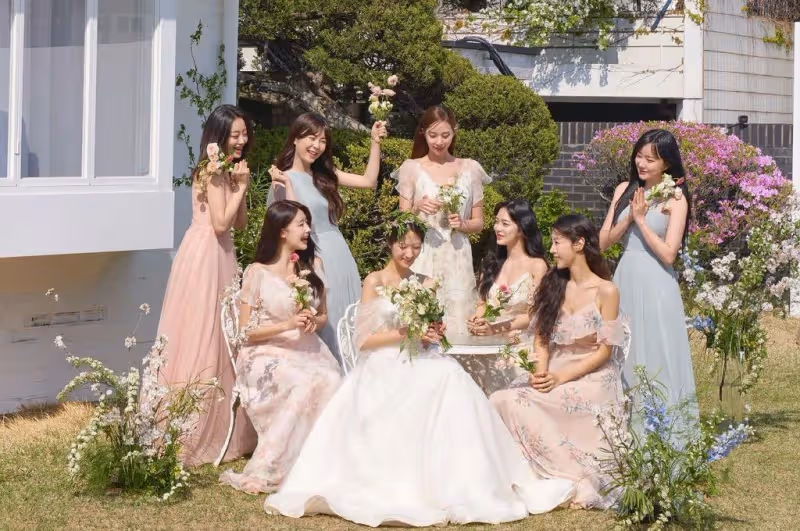 韓女星與圈外男友結婚,8位女愛豆當伴娘,網友:伴娘團顏值太高