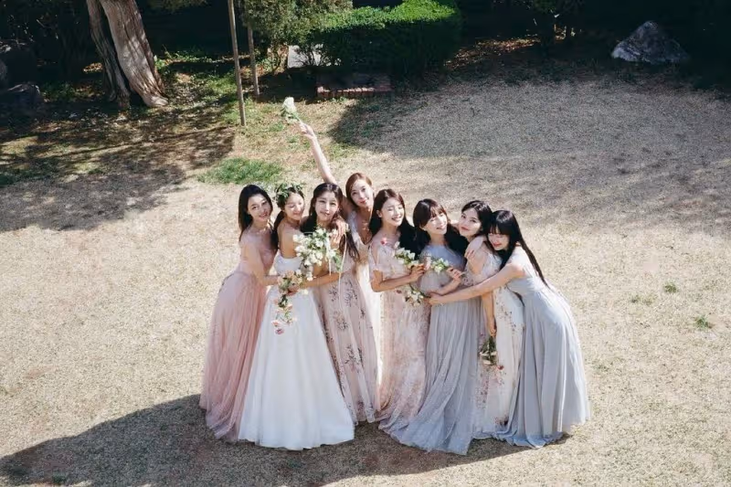 韓女星與圈外男友結婚,8位女愛豆當伴娘,網友:伴娘團顏值太高