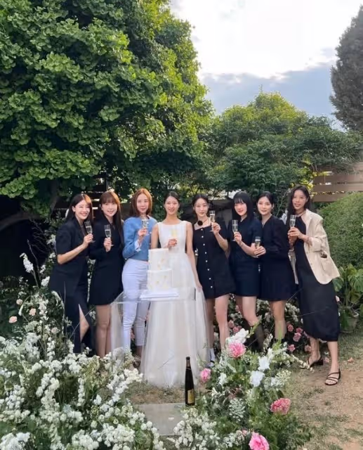 韓女星與圈外男友結婚,8位女愛豆當伴娘,網友:伴娘團顏值太高