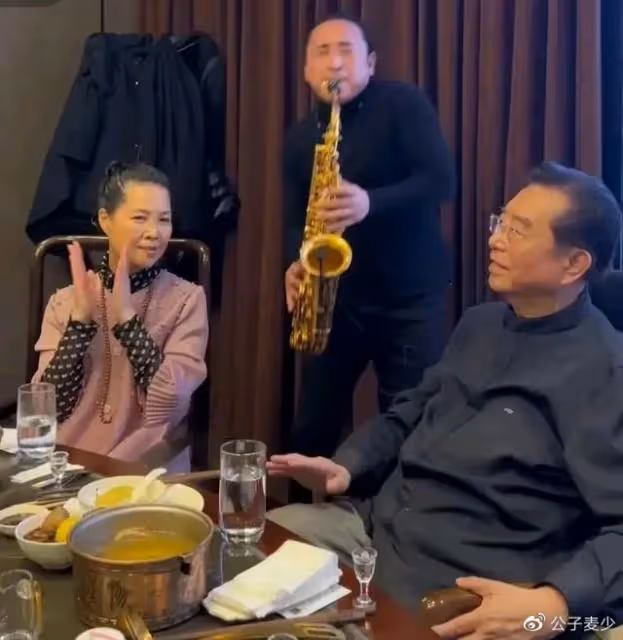 曝李天一赴美不歸!老友楊洪基揭老底,84歲李雙江被攙扶接商演