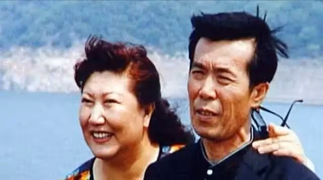 當年高秀敏意外猝死，何慶魁13年後披露真相：她撒謊把命搭進去了