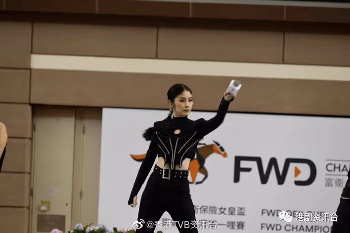 不老女神快閃台灣24小時驚艷台媒！與新一代台灣男神企埋似姊弟