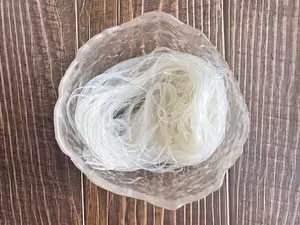 娃娃菜粉絲煲，低卡又鮮美