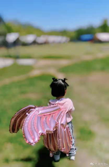 張傑母親節送謝娜鋼琴,跳跳俏俏cos艾莎安娜,2歲小咘芽像小哪吒