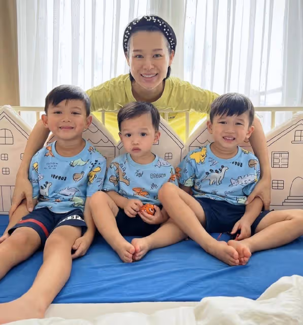 胡杏兒母親節曬母子同框，個個帥氣可愛，2歲幼子給媽媽表演劈叉
