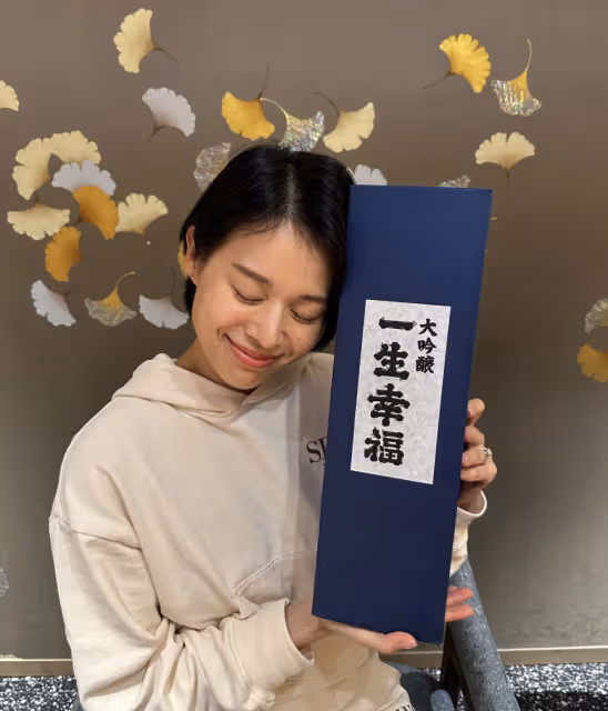 胡杏兒母親節曬母子同框,個個帥氣可愛,2歲幼子給媽媽表演劈叉
