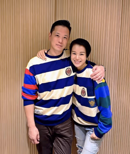 胡杏兒母親節曬母子同框,個個帥氣可愛,2歲幼子給媽媽表演劈叉