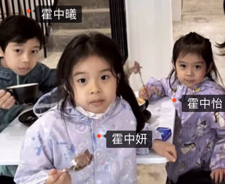 霍啟剛帶郭晶晶吃甜點過母親節，3個子女全部正臉出鏡如複製粘貼