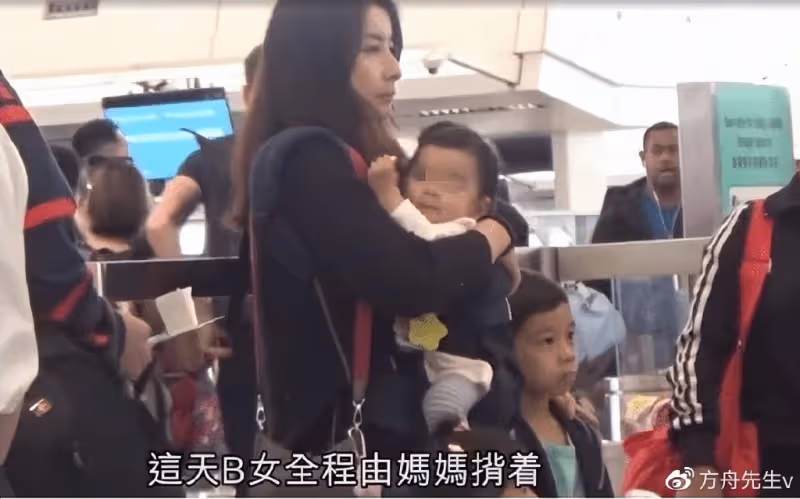 霍啟剛帶郭晶晶吃甜點過母親節,3個子女全部正臉出鏡如複製粘貼