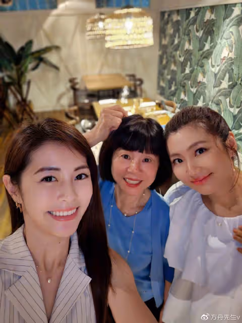 任家萱過母親節罕見穿短褲,雙腿燒傷疤痕暴露無遺,粉絲直呼心疼