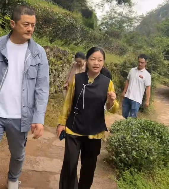 李亞鵬:莫欺少年窮,以前我到景點都拉橫幅歡迎,如今處處受排擠