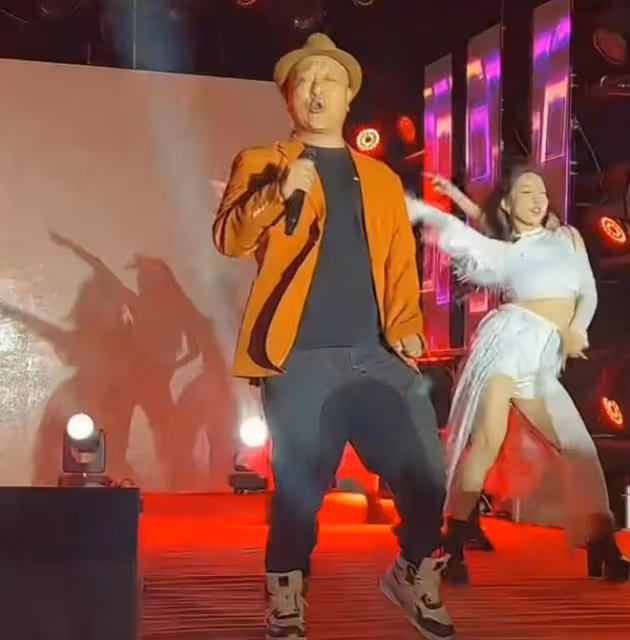 趙四:舞台演出被女演員扇巴掌,二人轉表演風格,不適合所有場合