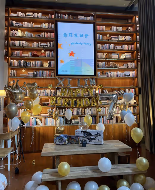 汪小菲再次返台為7歲兒子慶生,父子親密搭肩,點帝王蟹毫不吝嗇
