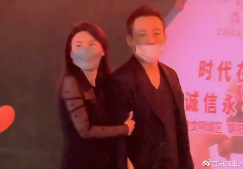 汪小菲再次返台為7歲兒子慶生，父子親密搭肩，點帝王蟹毫不吝嗇