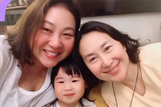 何超瓊又跟乾女兒過母親節！身家264億無兒女，已將對方視如己出