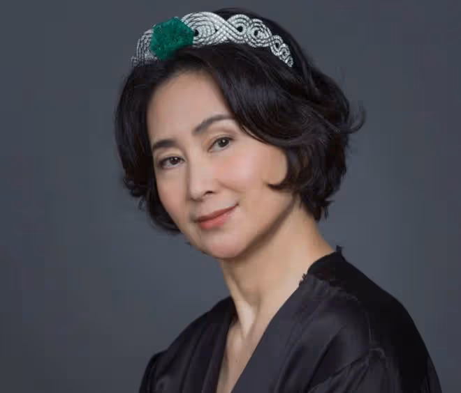 何超瓊又跟乾女兒過母親節!身家264億無兒女,已將對方視如己出