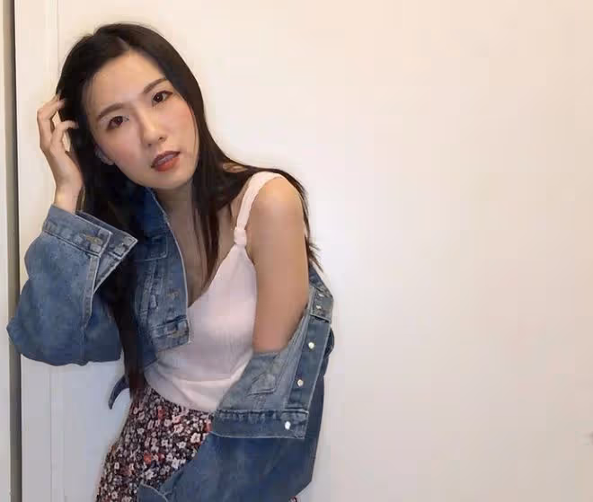 王晶母親節全家福罕曝光!倆女兒仍未嫁,長女太像爸漂亮次女像媽