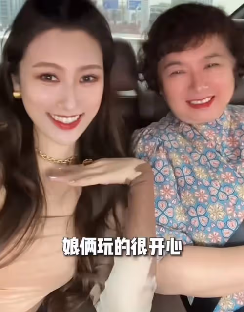 陳佩斯妹妹澳門過母親節!與女兒狂購奢侈品吃大餐,愛女已嫁豪門