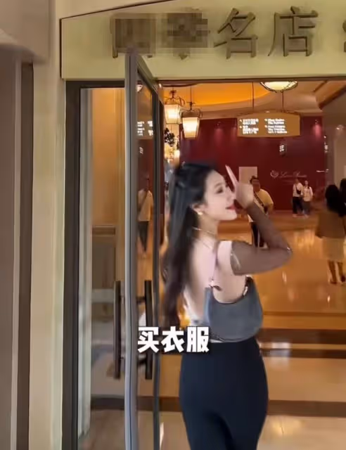 陳佩斯妹妹澳門過母親節!與女兒狂購奢侈品吃大餐,愛女已嫁豪門