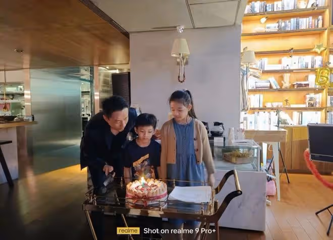 汪小菲曬兒子慶生照,兒女正面出鏡像爸爸,姐弟倆悶悶不樂引爭議