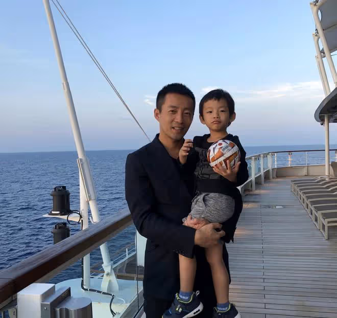 汪小菲曬兒子慶生照,兒女正面出鏡像爸爸,姐弟倆悶悶不樂引爭議
