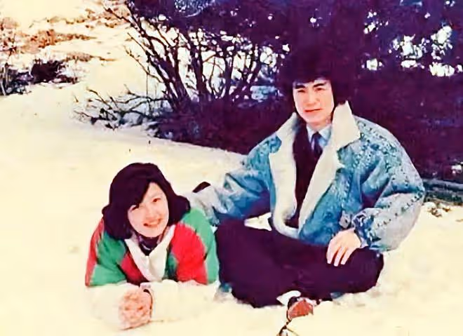 李詠女兒在美國為媽媽過母親節,穿母女裝約會,21歲法圖麥顏值高