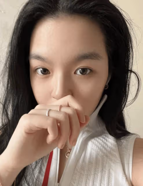李詠女兒在美國為媽媽過母親節,穿母女裝約會,21歲法圖麥顏值高