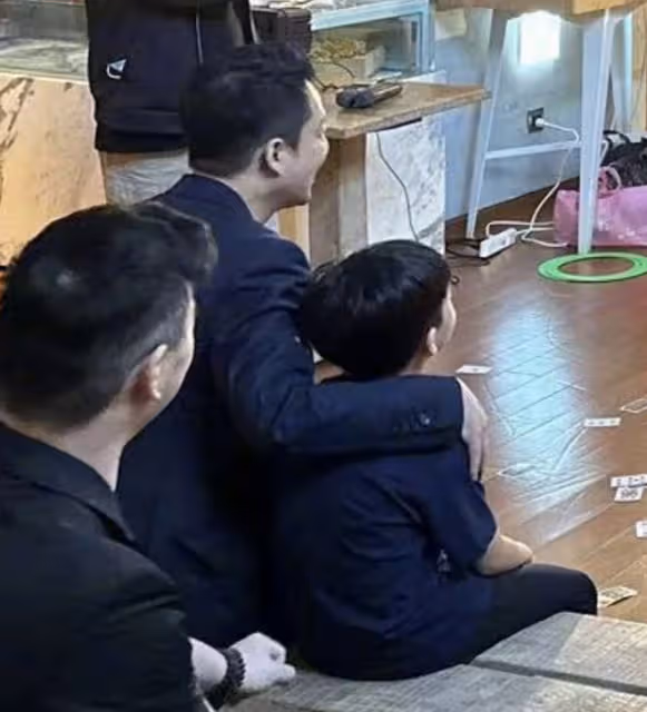 汪小菲再次返台為7歲兒子慶生,陪子女切蛋糕,點帝王蟹毫不吝嗇