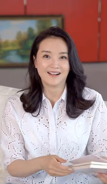 王艷母親節獲兒子送花,17歲球球穿4400元T恤,富養長大變懂事