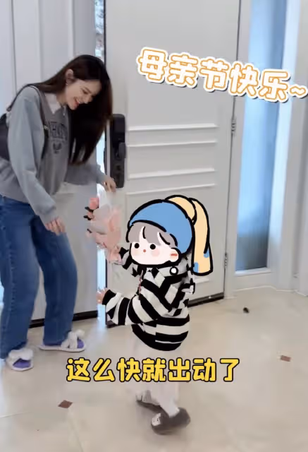 張馨月母親節高調秀恩愛,被林峯親吻臉頰,一家三口住豪華大別墅