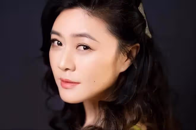 初戀陸毅,痴愛王志文,富豪老公入獄去世,她拿130億笑著活下去