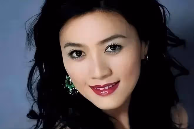 初戀陸毅,痴愛王志文,富豪老公入獄去世,她拿130億笑著活下去