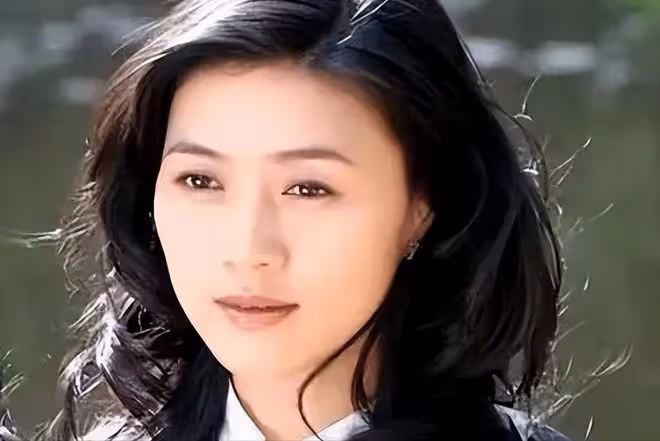 初戀陸毅,痴愛王志文,富豪老公入獄去世,她拿130億笑著活下去