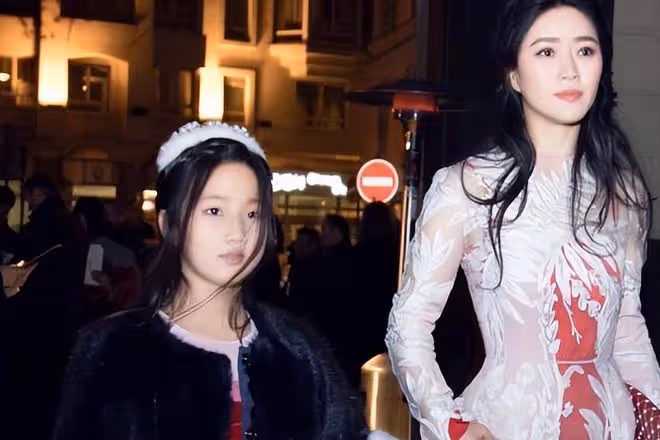 初戀陸毅,痴愛王志文,富豪老公入獄去世,她拿130億笑著活下去